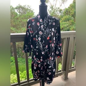 NWT Women’s Gilligan & O’Malley a short Black Kimono Style floral robe  size M/L